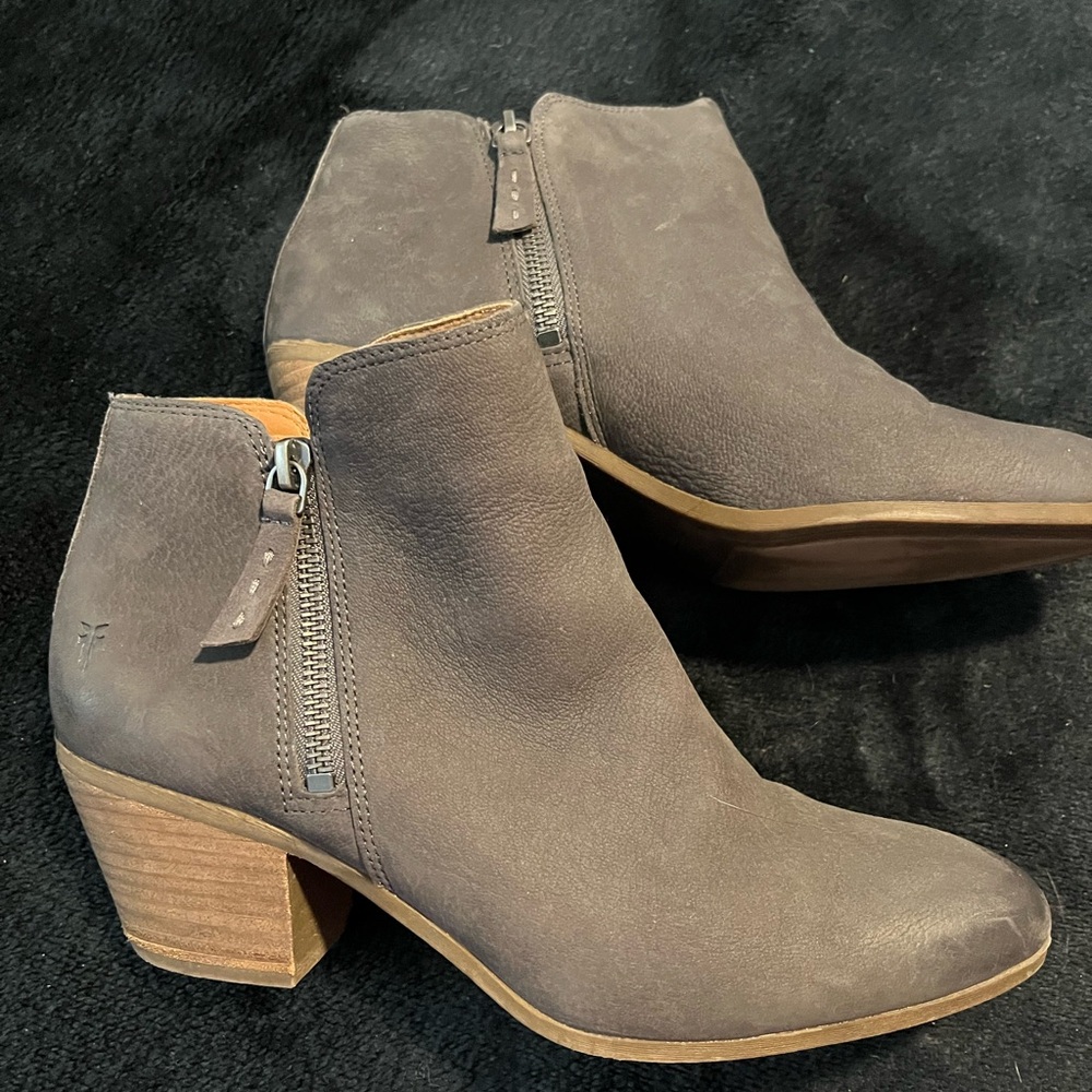 Frye Stylish Gray Ankle Boots